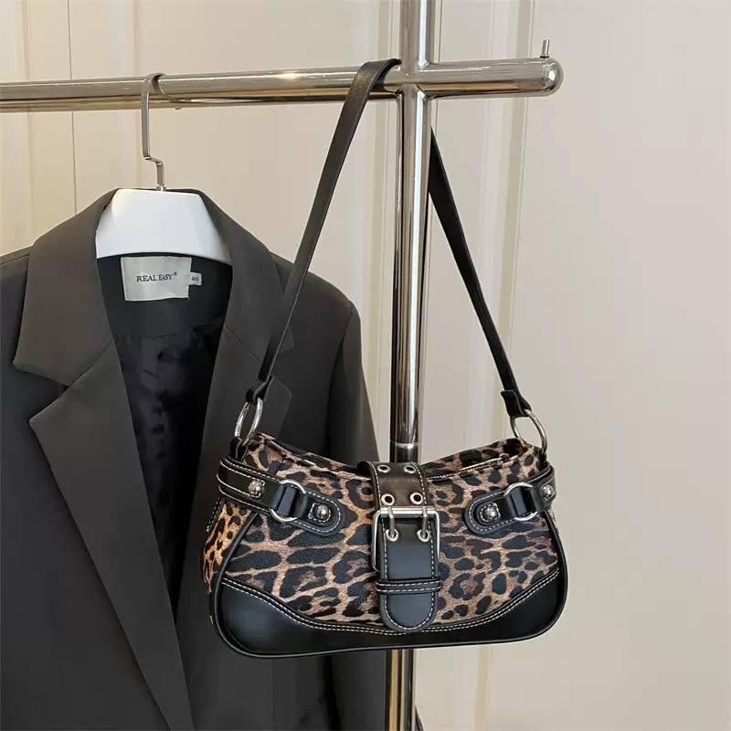 Luxe leopard bag B329