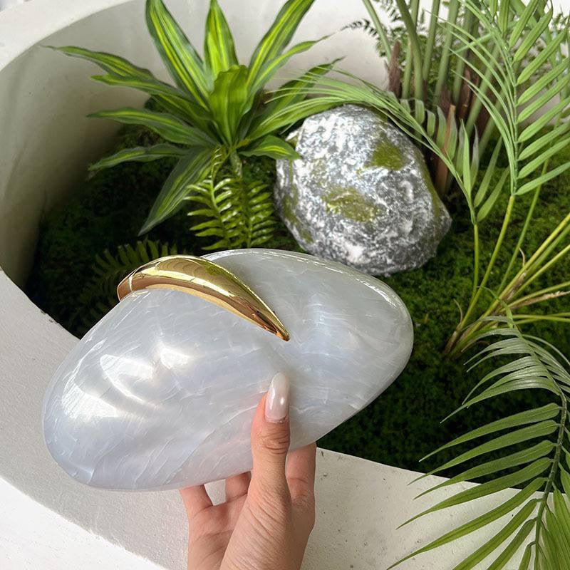 Resin clutch B404