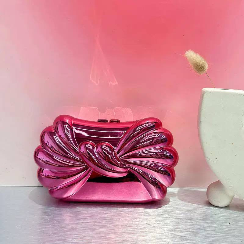 Glossy clutch B382