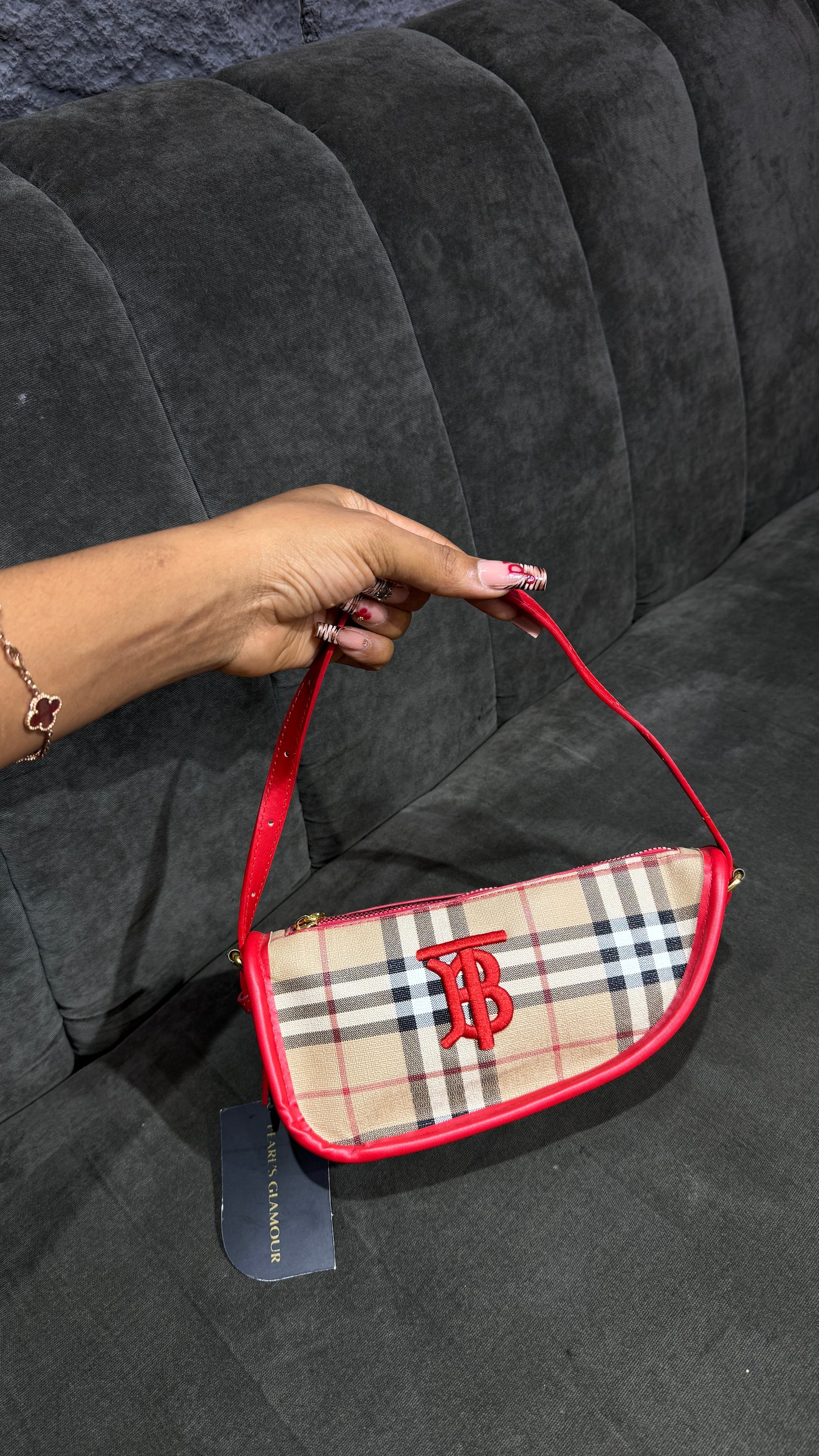 Burberry bag B084