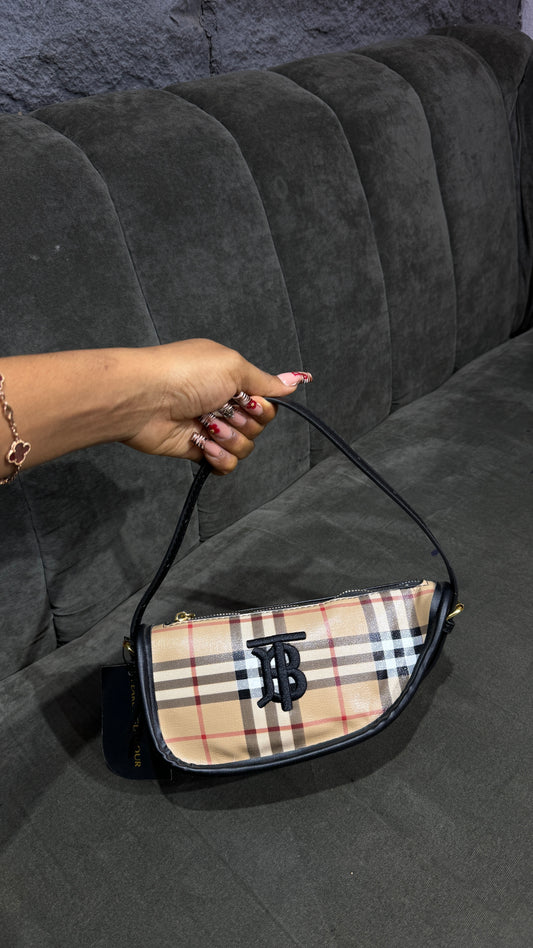 Burberry bag B084