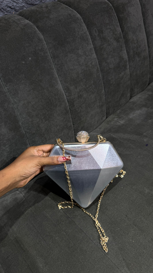 Diamond shaped bag B070