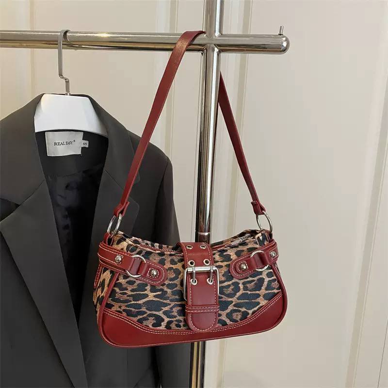 Luxe leopard bag B329