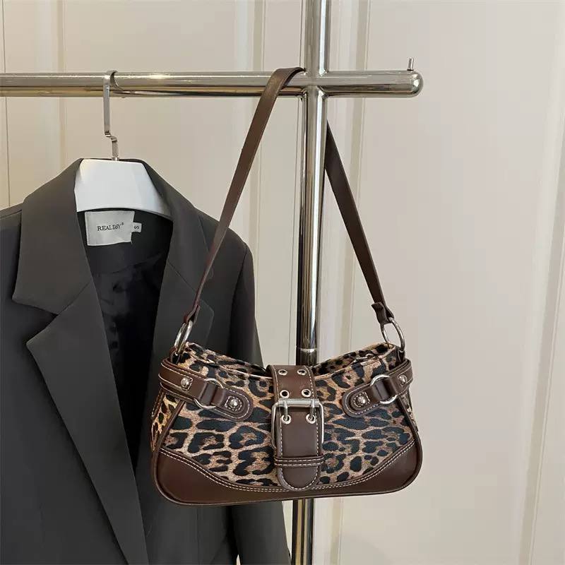 Luxe leopard bag B329