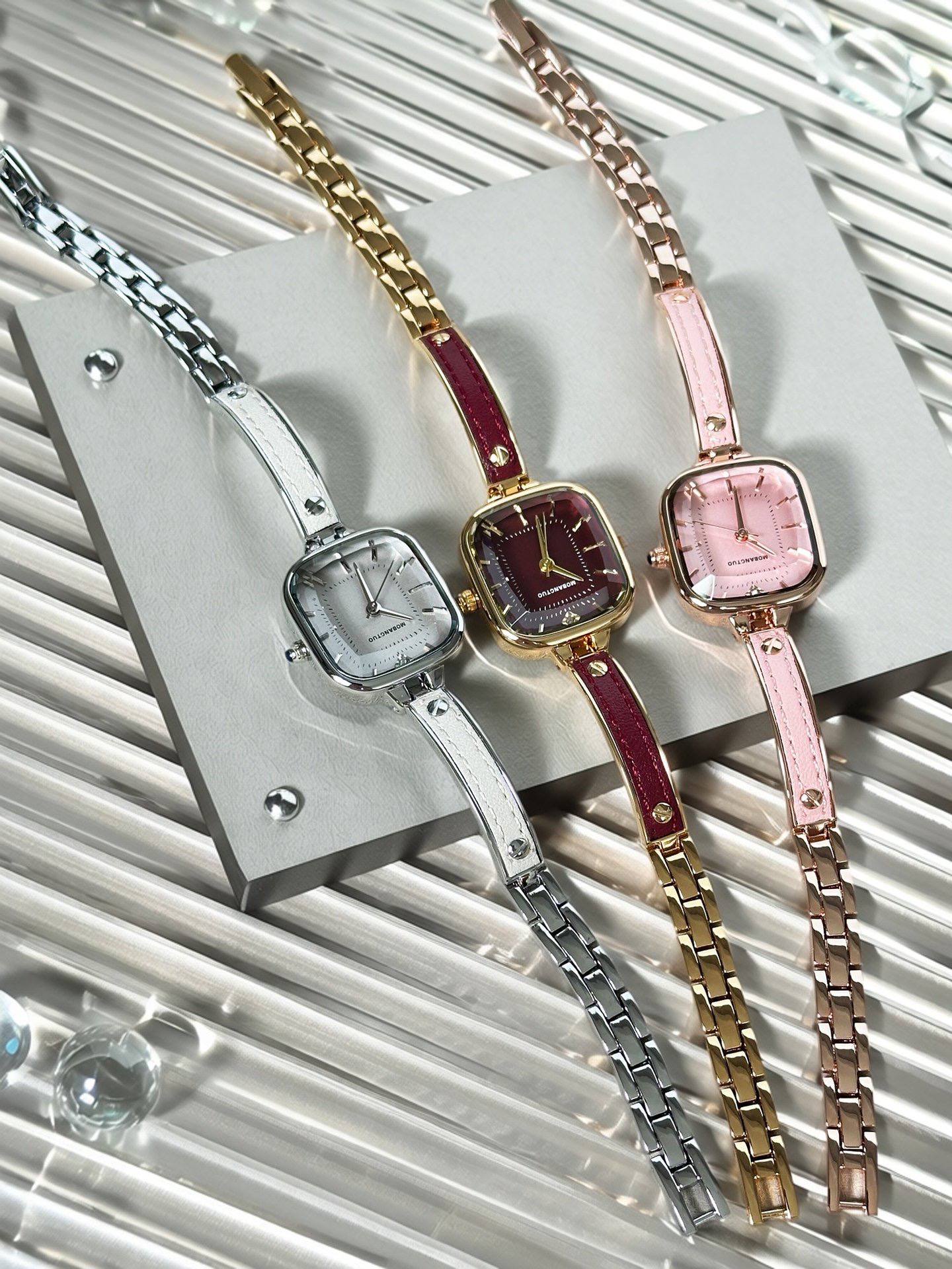 Veŕt Wristwatch Jw0131
