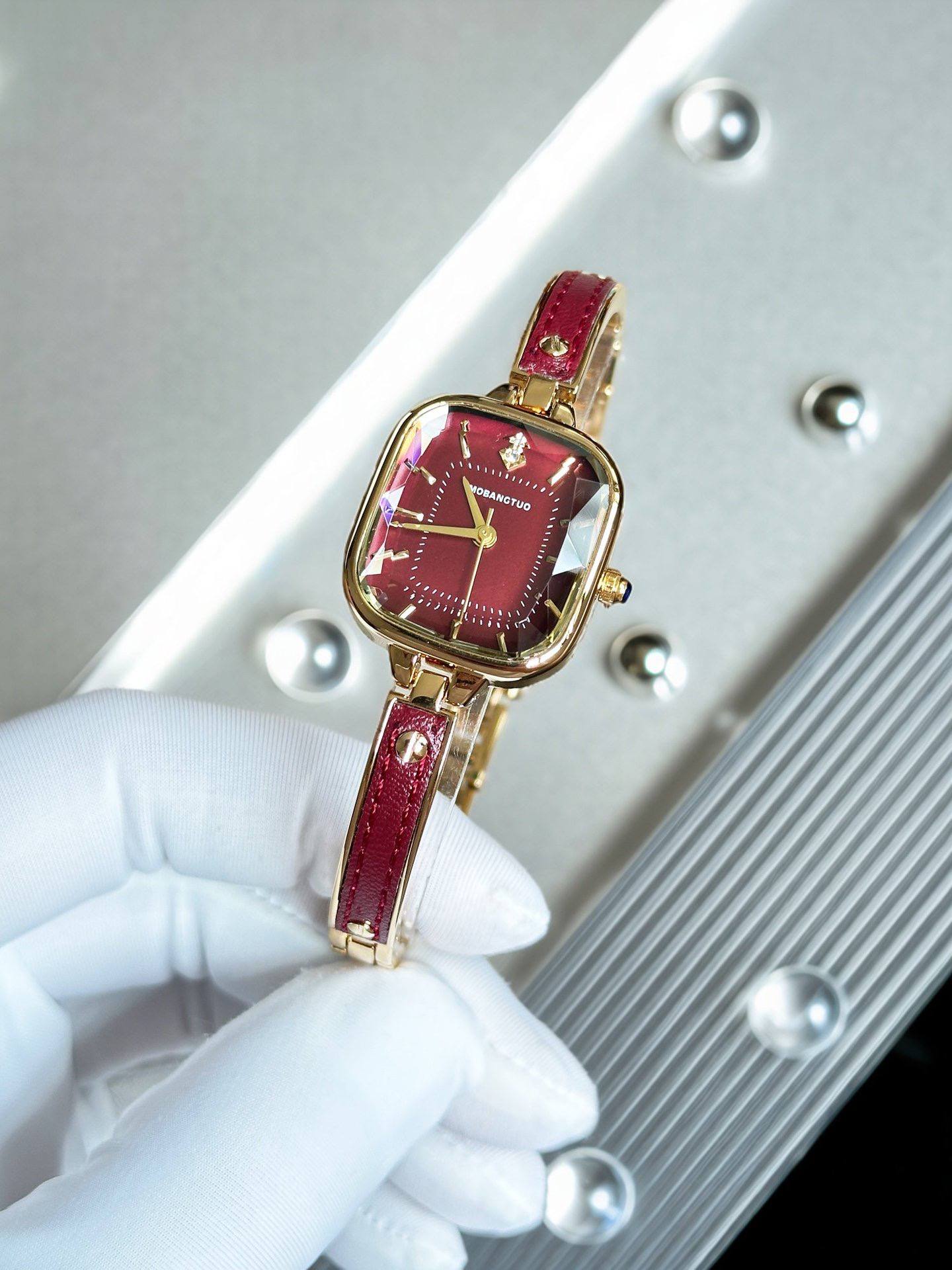 Veŕt Wristwatch Jw0131