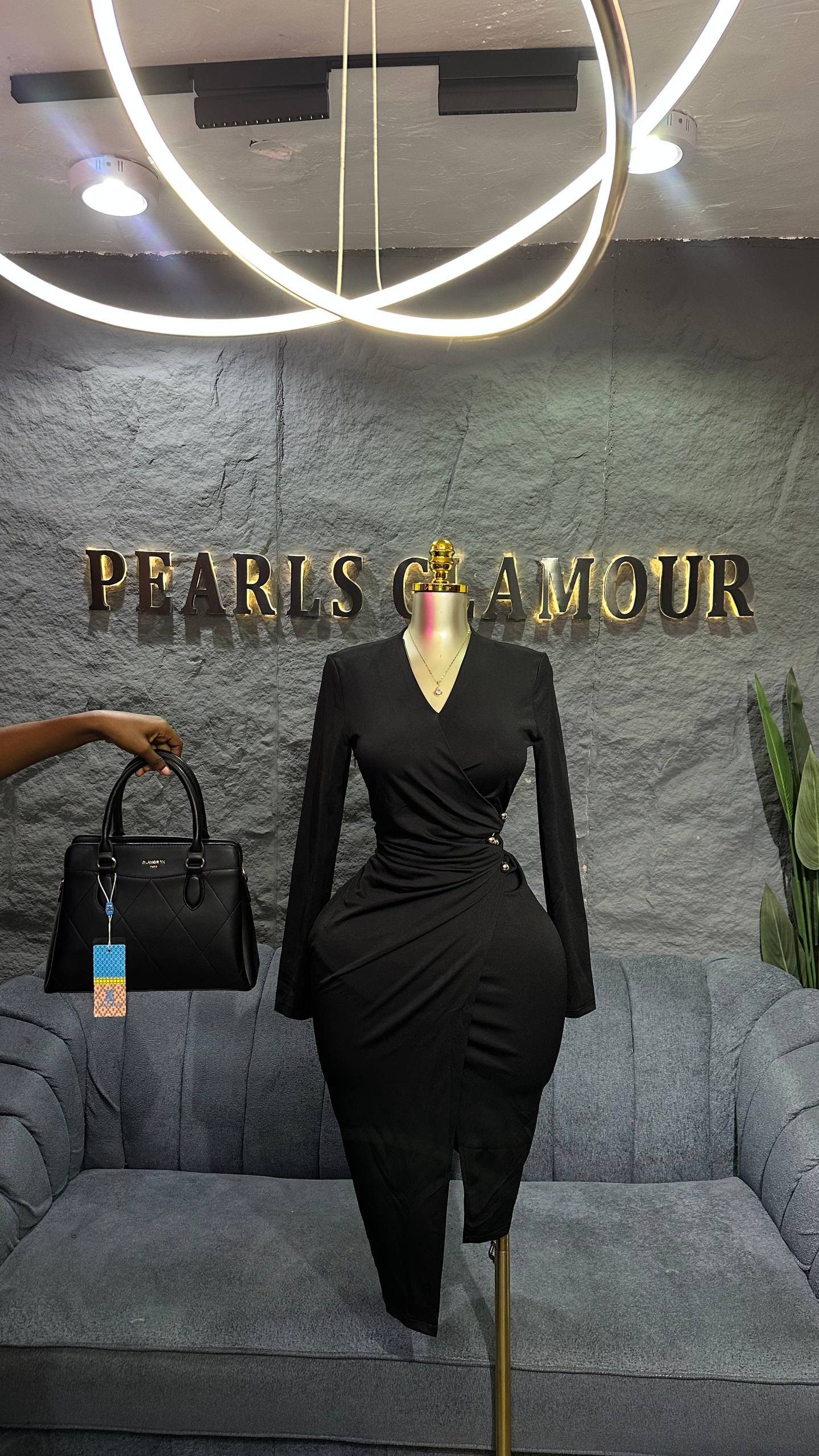 Black dress with gold septums D0770