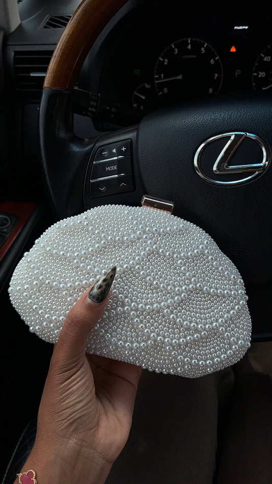 Beaded clutch B389