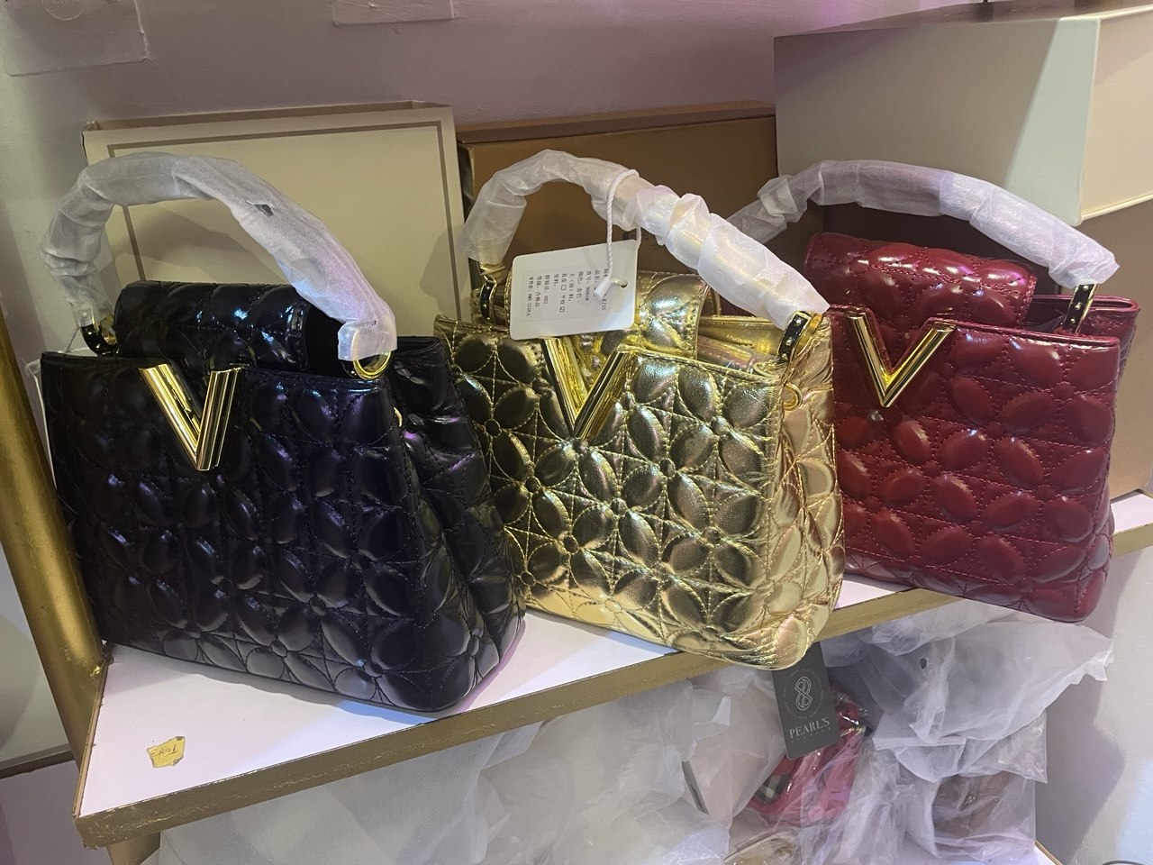 Velvet V design bag b410