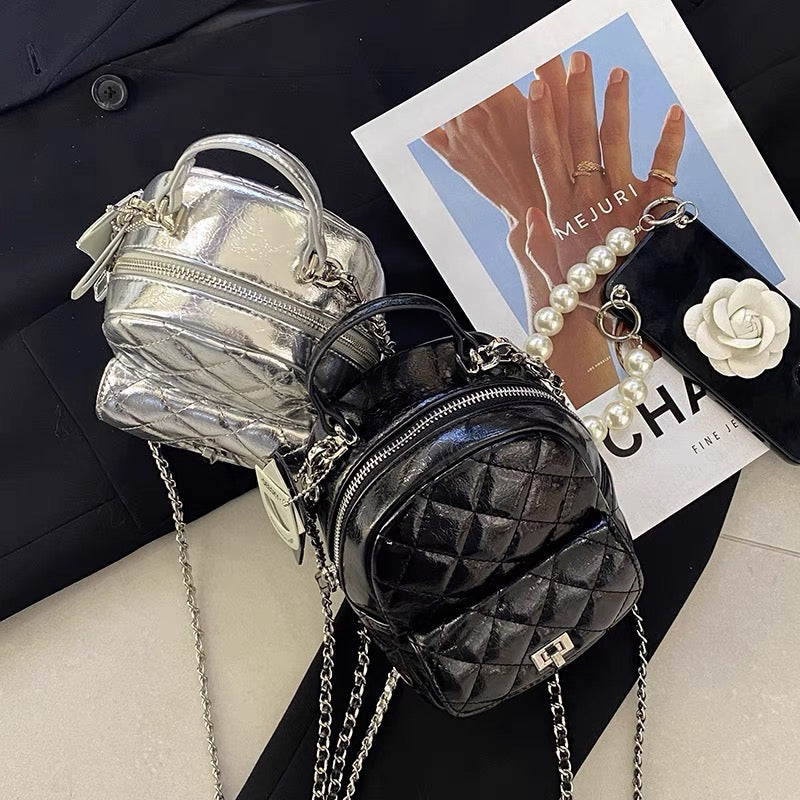 Black and silver school bag B138