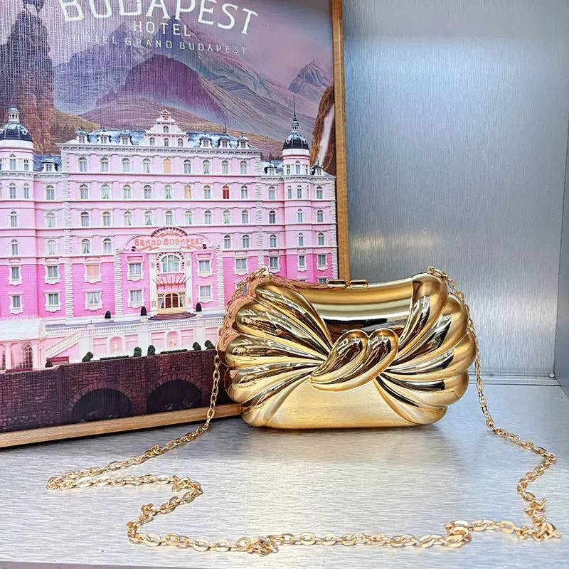 Glossy clutch B382