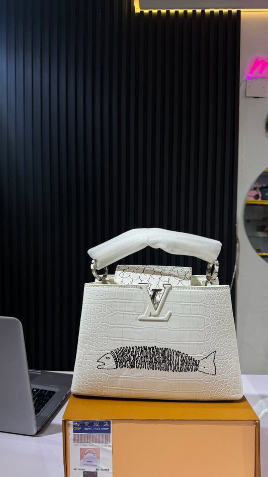 WHITE LV CAPUCINES B135